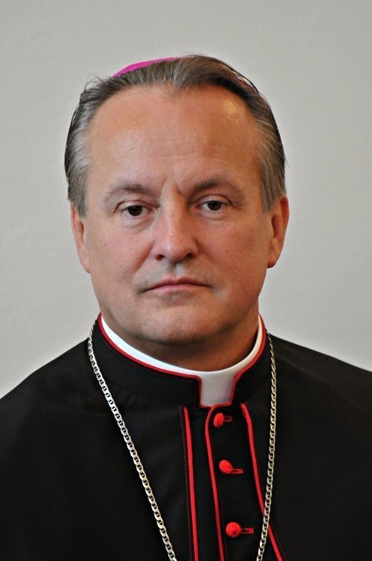 Naléhavá výzva biskupa Jana Vokála: OTEVŘME DVEŘE KLEPAJÍCÍM!