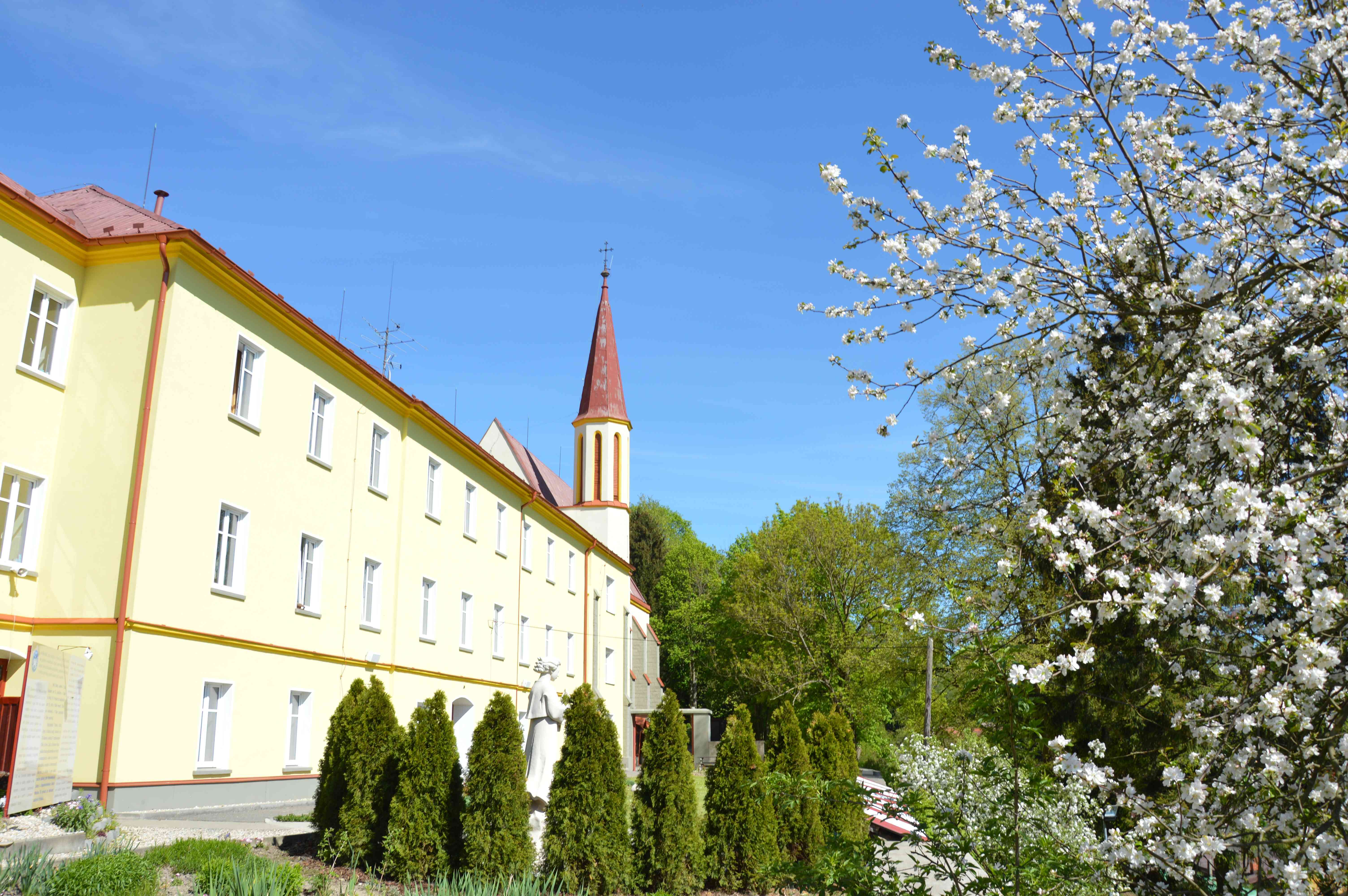 Kostely, kaple a jednotlivé budovy poutního areálu